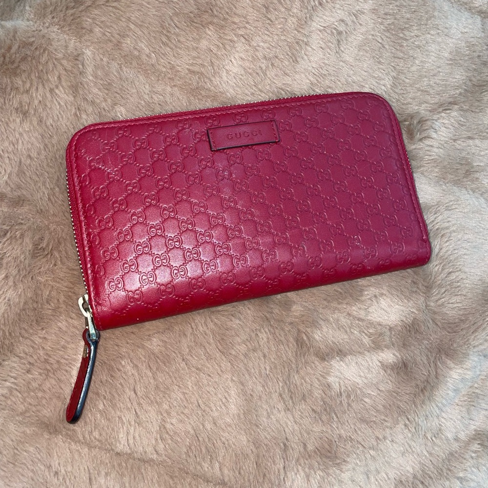 AUTHENTIC GUCCI

LONG WALLET